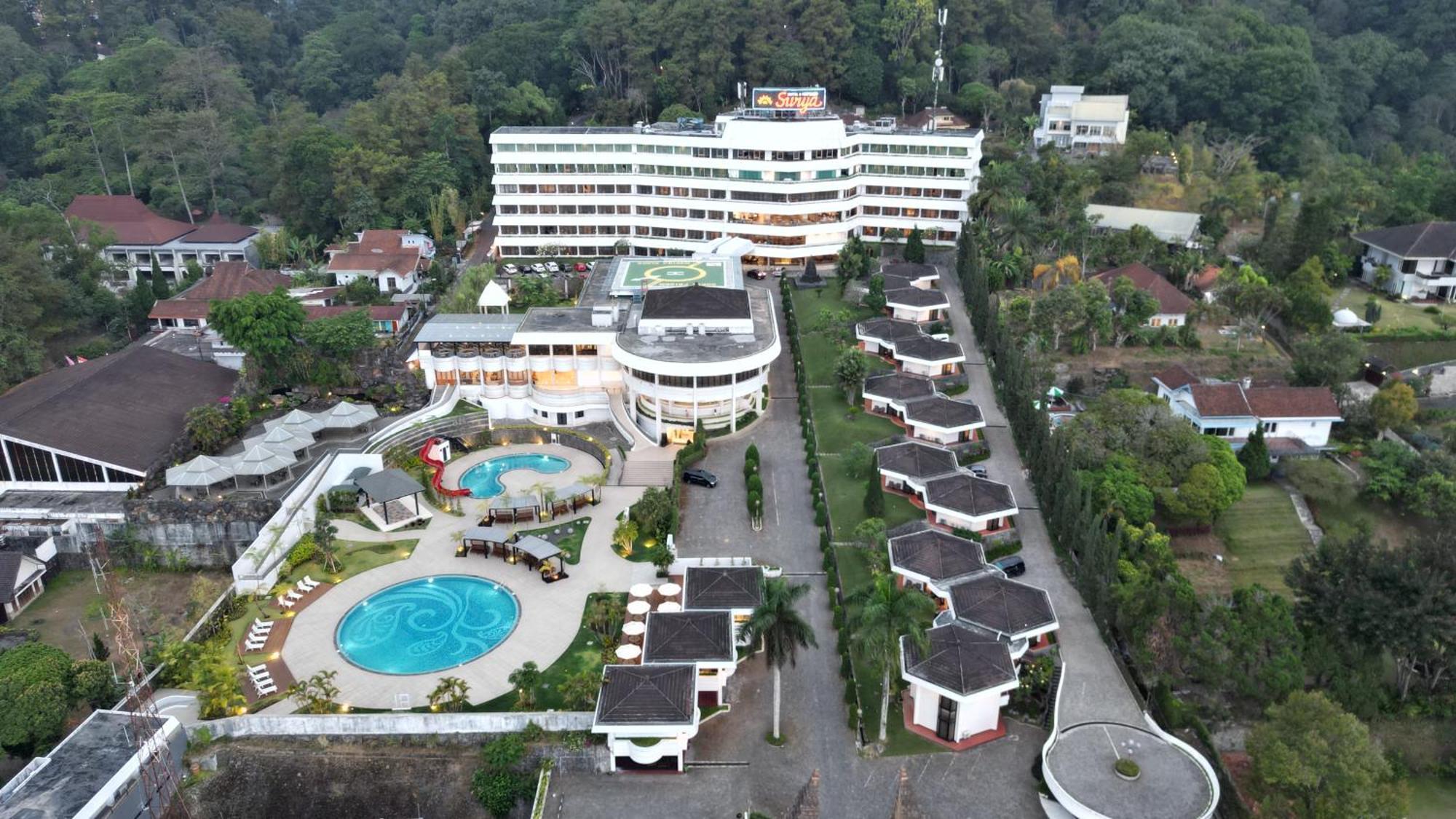 Surya Hotel & Cottages Prigen Exterior photo