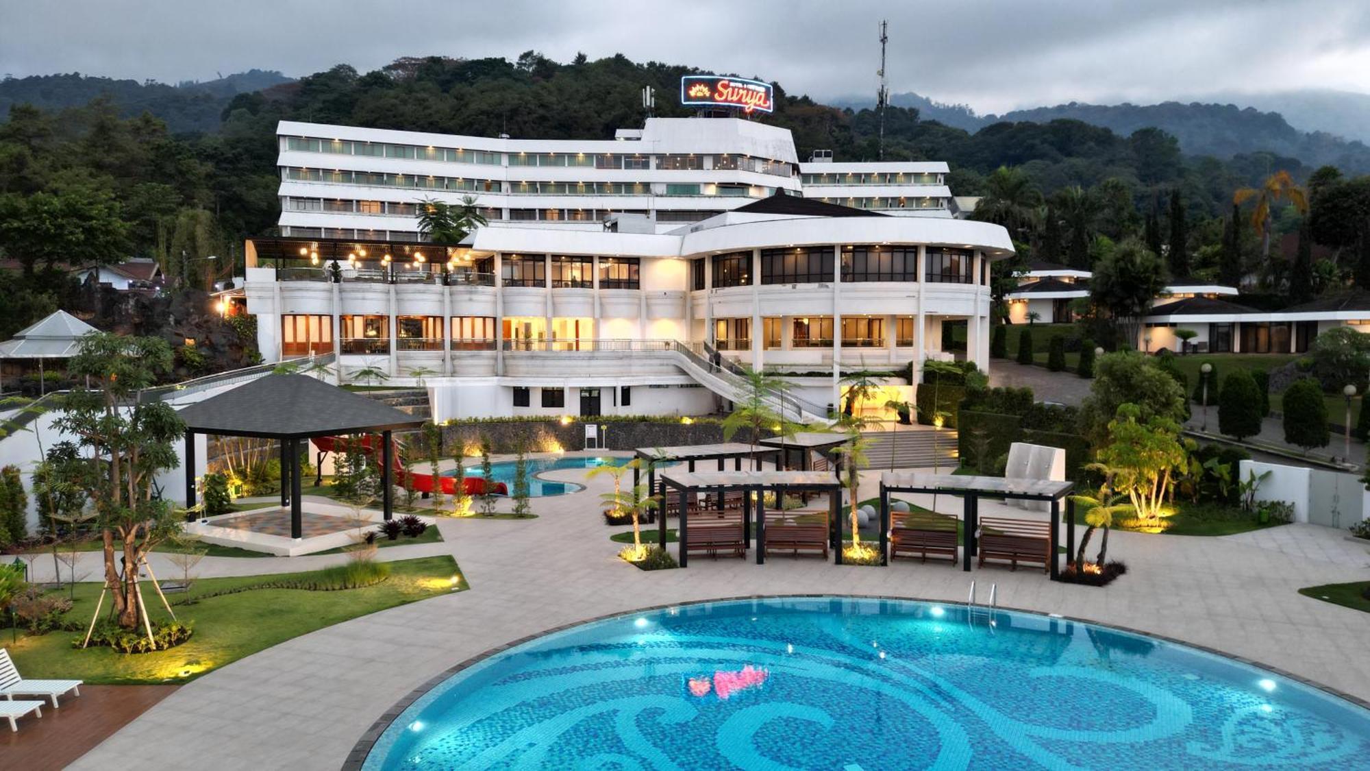 Surya Hotel & Cottages Prigen Exterior photo