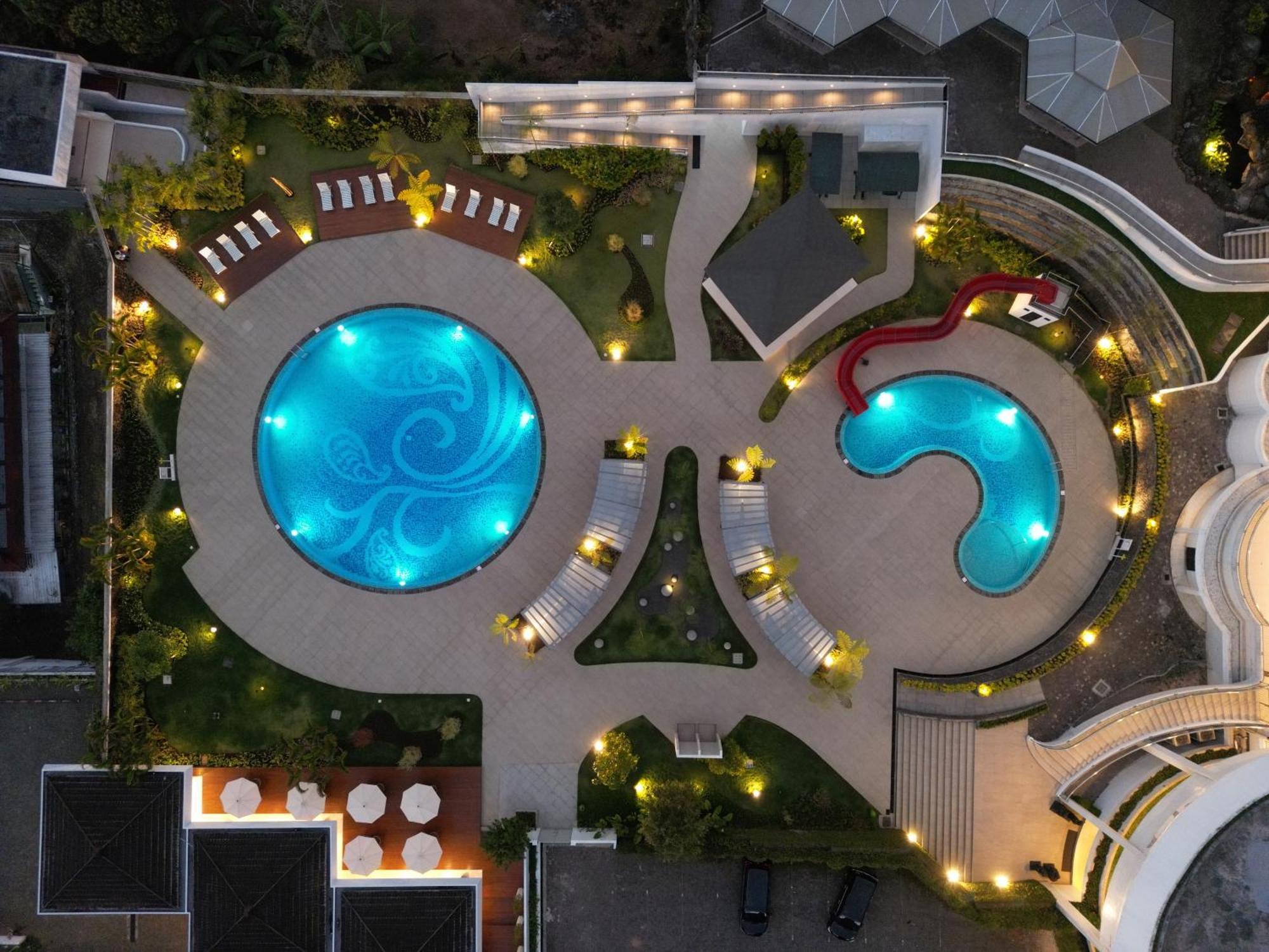 Surya Hotel & Cottages Prigen Exterior photo