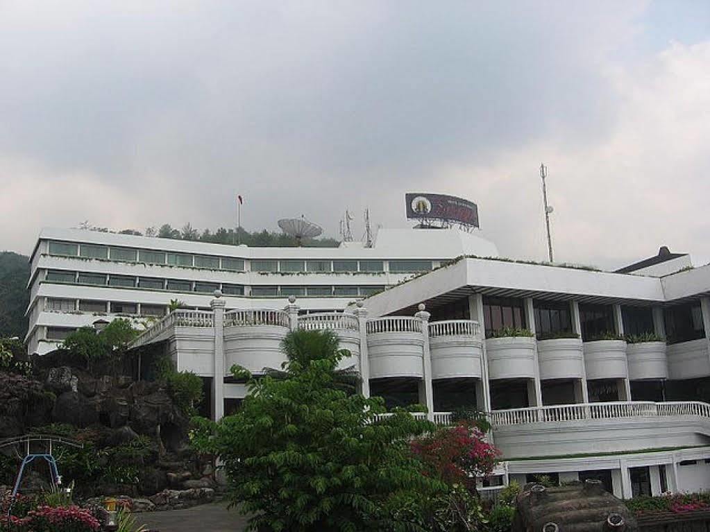 Surya Hotel & Cottages Prigen Exterior photo